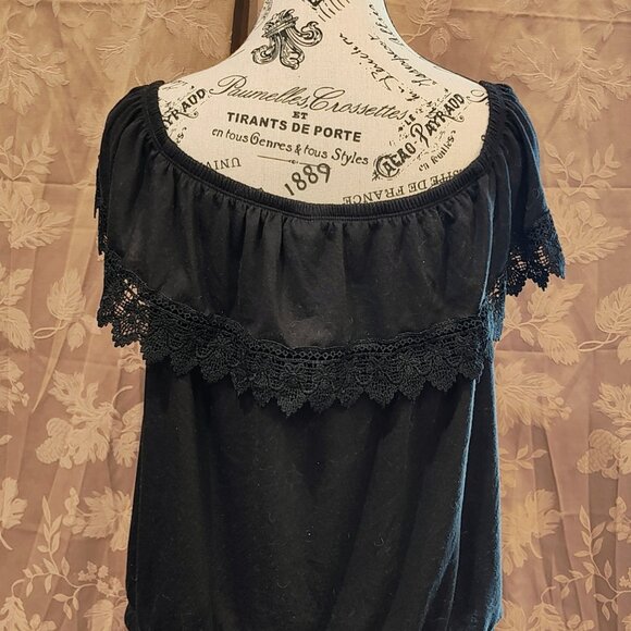 No Boundaries Crochet Trim Off Shoulder Shirt, Size XXXL/3XG/21, Used - Picture 2 of 3